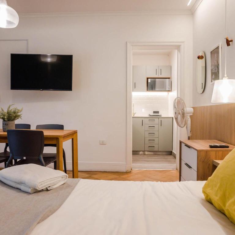 Metro to Fun 1BR near Bellavista & Hospital - Studio - 9