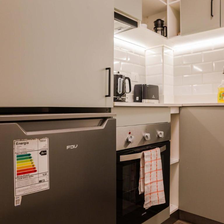 Metro to Fun 1BR near Bellavista & Hospital - Studio - 14