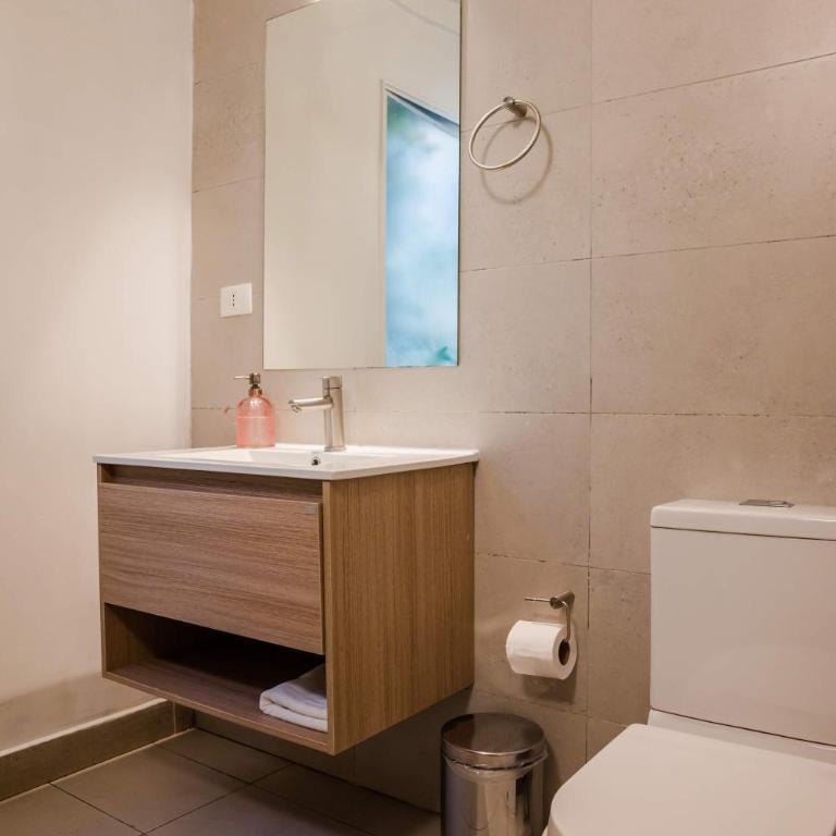 Metro to Fun 1BR near Bellavista & Hospital - Studio - 16