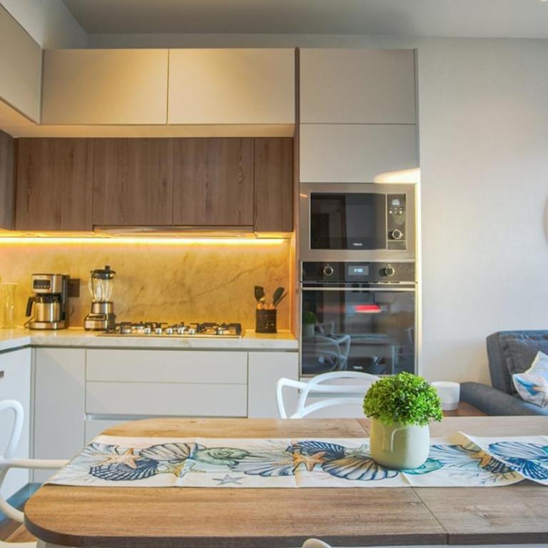 Chic Versalles Condo Infinity Pool, Coworking - Two-Bedroom Apartment - 7