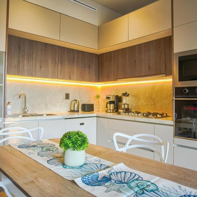 Chic Versalles Condo Infinity Pool, Coworking - Two-Bedroom Apartment - 30