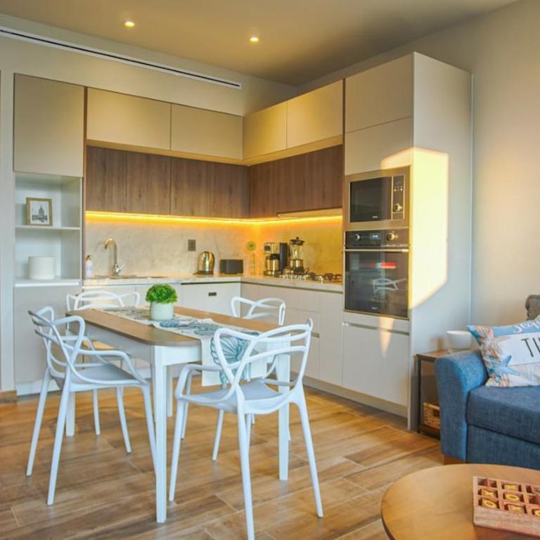 Chic Versalles Condo Infinity Pool, Coworking - Two-Bedroom Apartment - 37