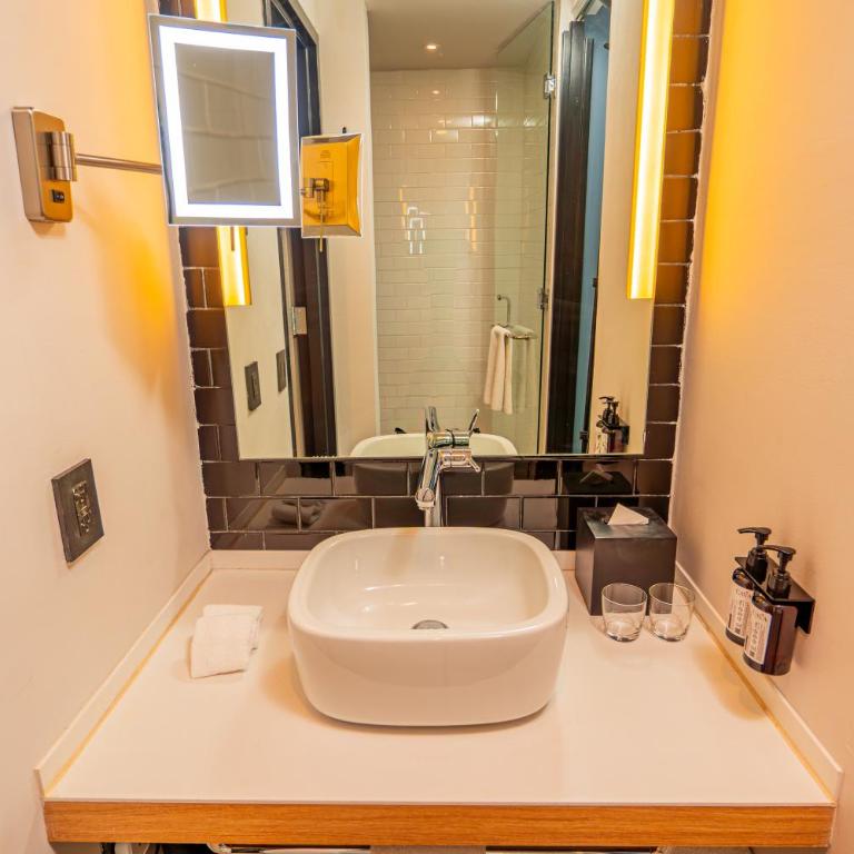 Crowne Plaza Merida by IHG - Standard Room - 4