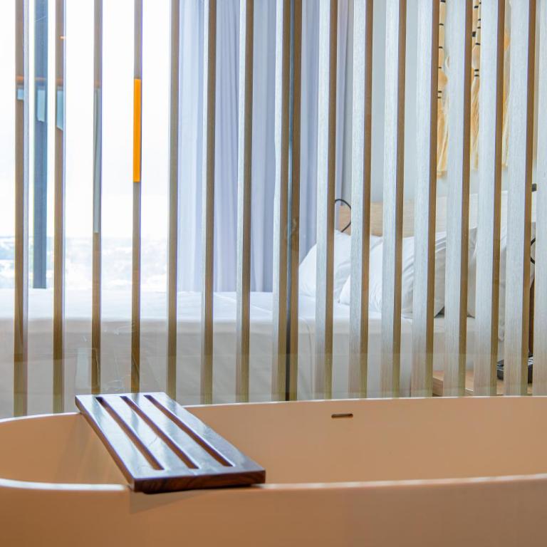 Crowne Plaza Merida by IHG - Premium King Room with City View - 4