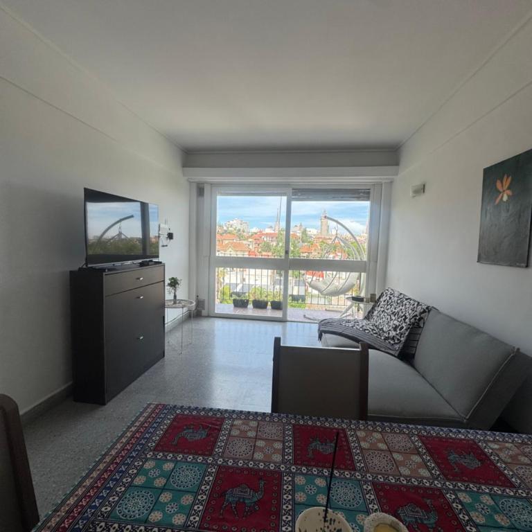 Departamento luminoso en zona guemes a pasos del mar - Two-Bedroom Apartment with Balcony - 3