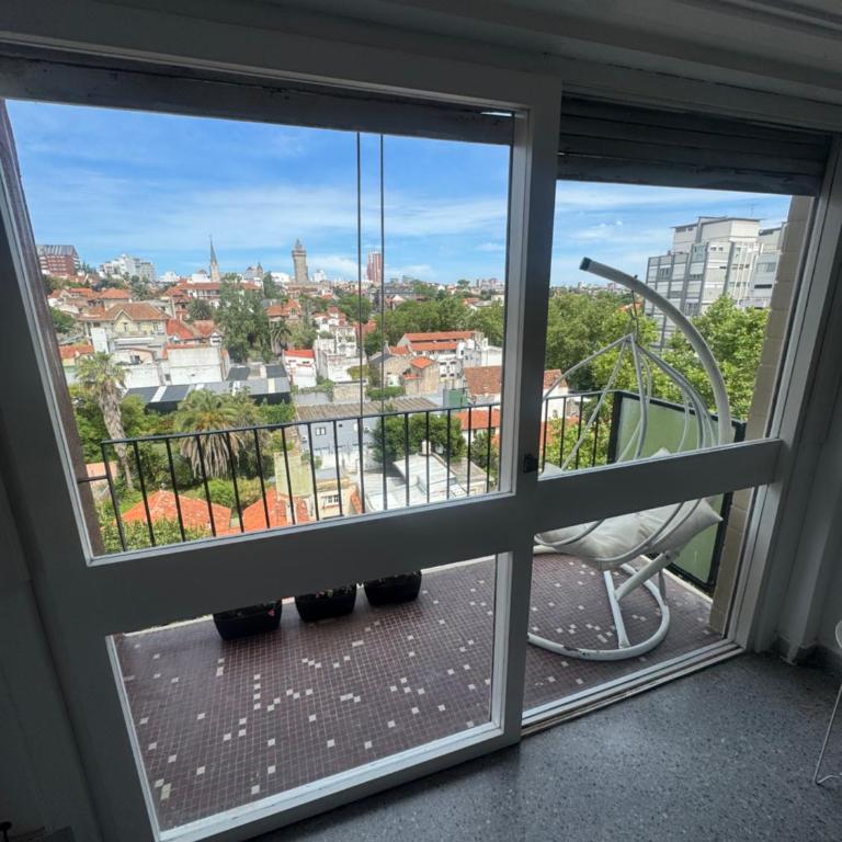Departamento luminoso en zona guemes a pasos del mar - Two-Bedroom Apartment with Balcony - 1