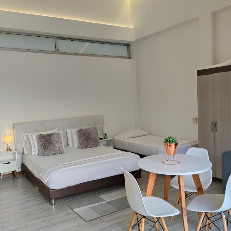 Anapoima Hills - Estudio con cama extragrande y sofá cama - 2