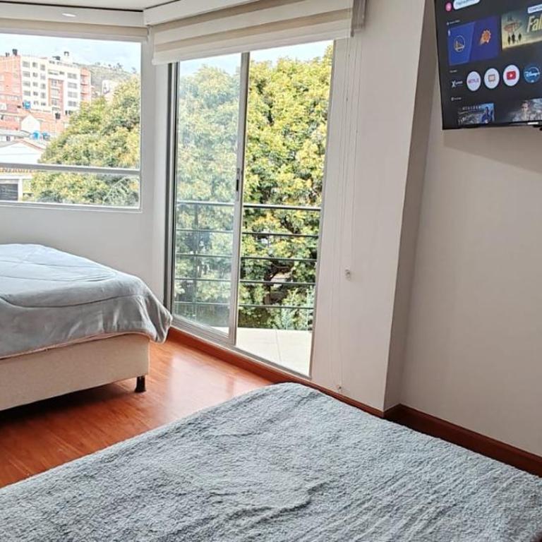 Apartamento en Las Quintas Cerca de Centros Comerciales, WiFi y Parqueadero - Apartamento de 3 dormitorios - 14