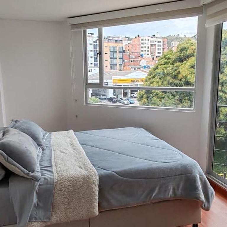 Apartamento en Las Quintas Cerca de Centros Comerciales, WiFi y Parqueadero - Apartamento de 3 dormitorios - 1
