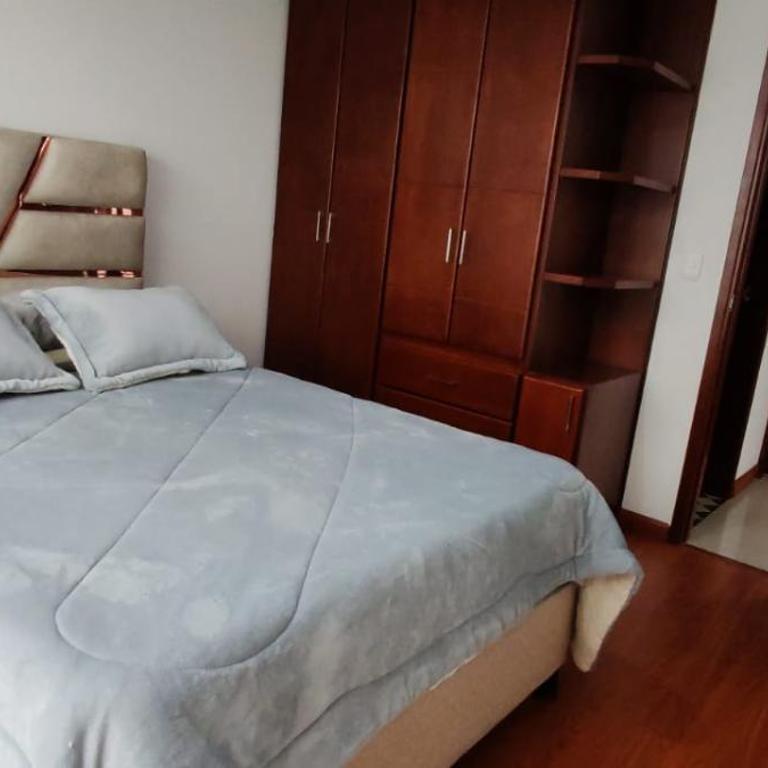 Apartamento en Las Quintas Cerca de Centros Comerciales, WiFi y Parqueadero - Apartamento de 3 dormitorios - 4