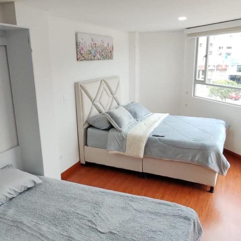 Apartamento en Las Quintas Cerca de Centros Comerciales, WiFi y Parqueadero - Apartamento de 3 dormitorios - 11