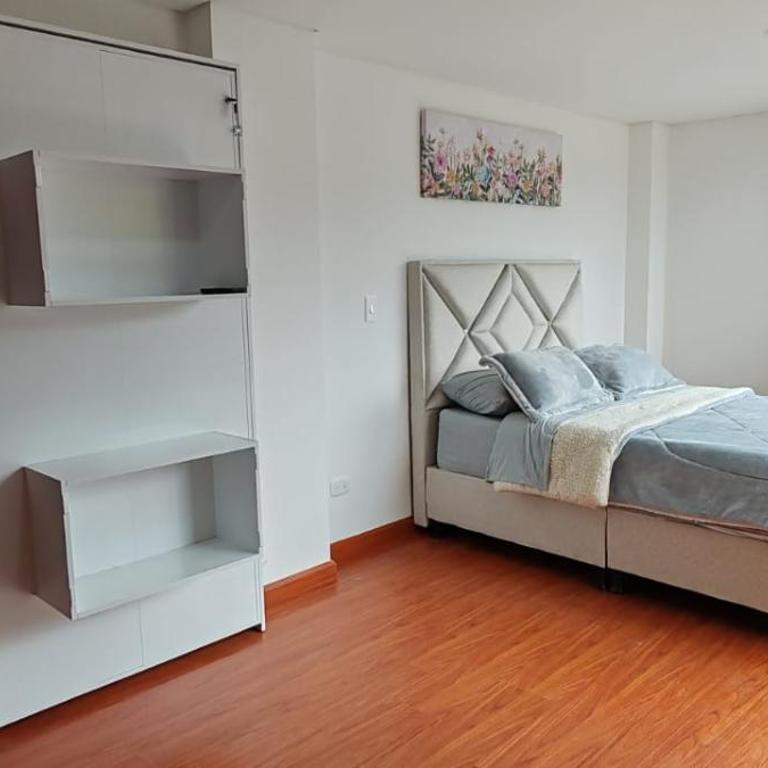 Apartamento en Las Quintas Cerca de Centros Comerciales, WiFi y Parqueadero - Apartamento de 3 dormitorios - 17