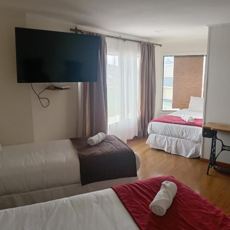 Hostal Doble E Patagonia - Classic Quadruple Room - 1