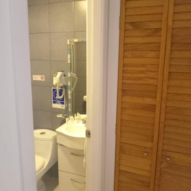 Hostal Doble E Patagonia - Classic Quadruple Room - 5