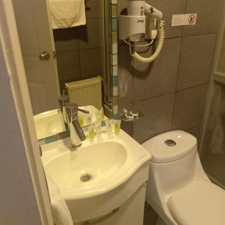Hostal Doble E Patagonia - Double Room - 9