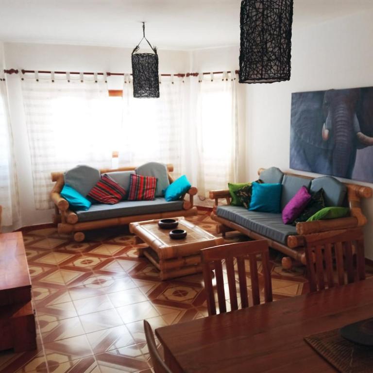 Villa 150m2 wifi fibre piscine BBQ parking - Three-Bedroom Villa - 21