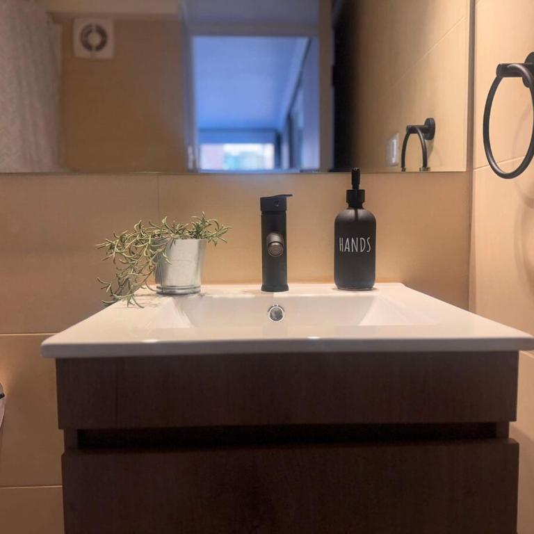 Comfort in an unbeatable location - One-Bedroom Apartment - 12