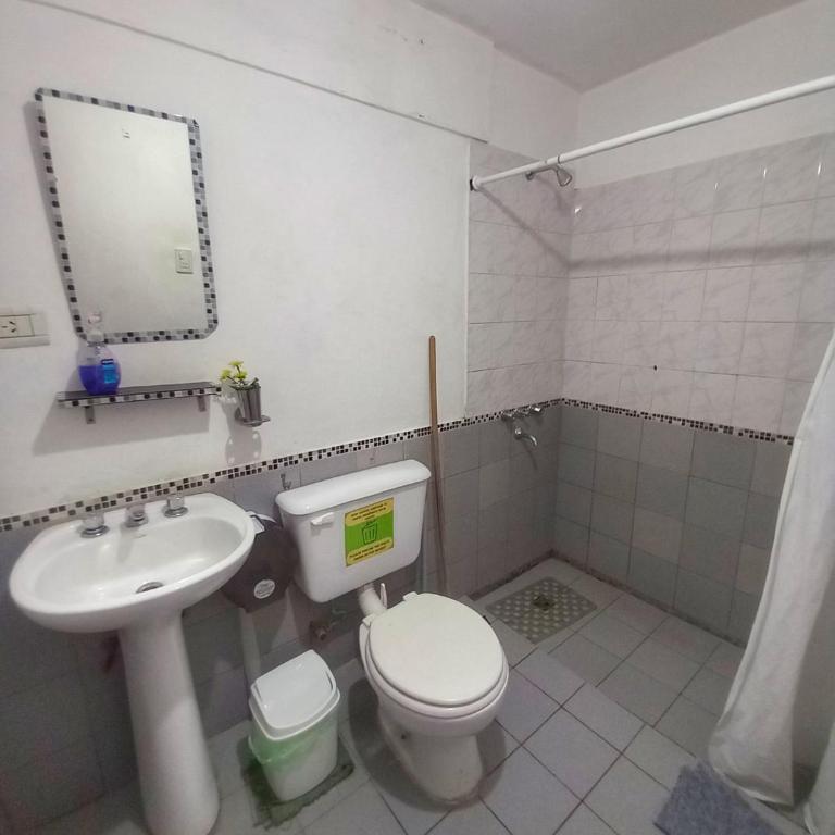 Huaka Guesthouse & Hostel - Habitación Familiar con baño privado - 3