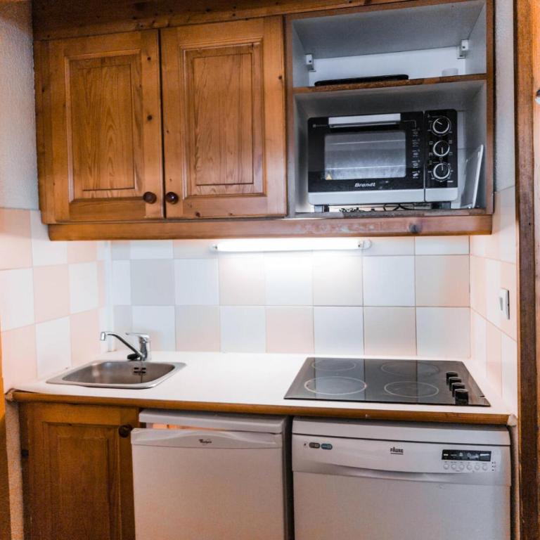Résidence Nova - Appartement 2 pièces 6 personnes proche des pistes, des commerces, de la garderie et de l'ESF au centre de la station d’Arc 1800 MAE-2042 - Appartement - 5