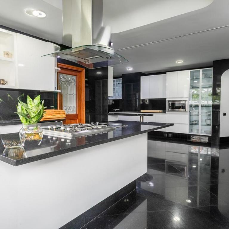 Armored luxury PH, Jacuzzis, Pool, Butler & Art - Apartment - 43