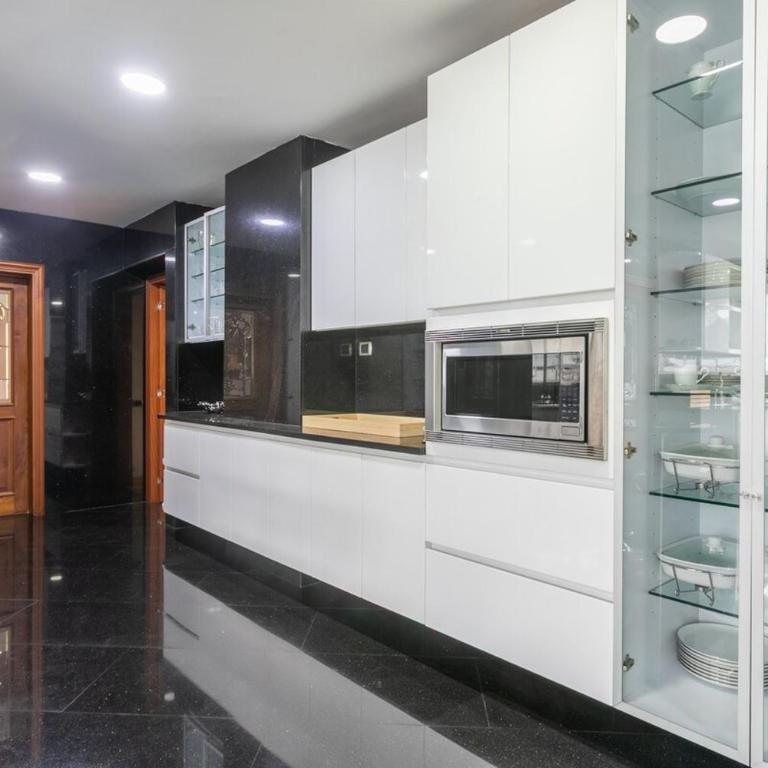 Armored luxury PH, Jacuzzis, Pool, Butler & Art - Apartment - 50