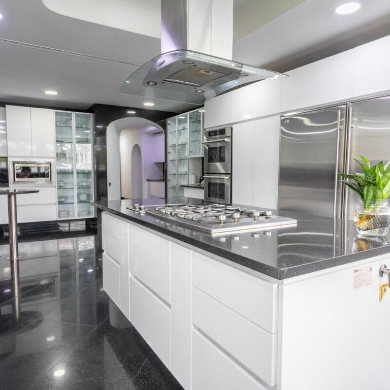 Armored luxury PH, Jacuzzis, Pool, Butler & Art - Apartment - 51