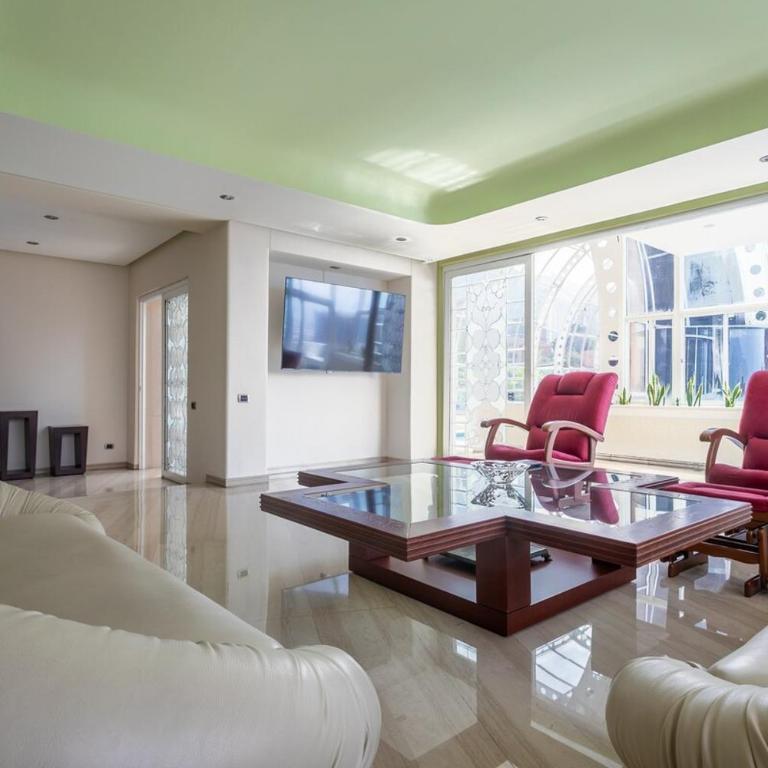 Armored luxury PH, Jacuzzis, Pool, Butler & Art - Apartment - 59