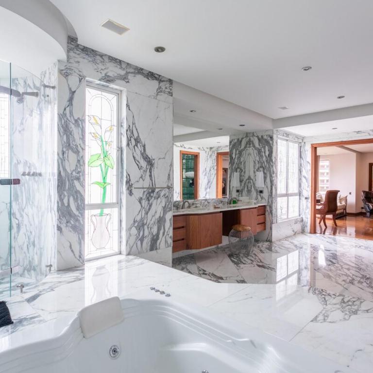 Armored luxury PH, Jacuzzis, Pool, Butler & Art - Apartment - 85