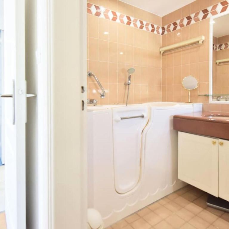Résidence 3 Pièces En Résidence Avec Piscine Et Vue Mer - 3 Pièces en Résidence avec Piscine et Vue Mer MAE-1793 - Appartement - 17