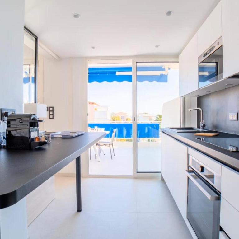 Résidence 2p Avec Terrasse Vue Mer & Parking, 2min Des Plages - 2P avec terrasse vue mer & parking, 2min des plages MAE-2063 - Appartement - 4