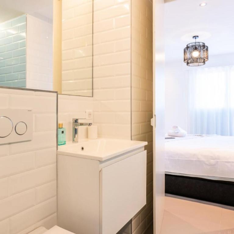 Résidence 4 Pièces Vue Mer, Terrasse Et Parking - 4 pièces vue mer, terrasse et parking MAE-2573 - Appartement - 28