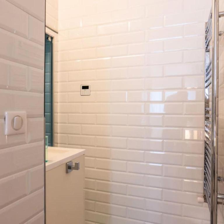 Résidence 4 Pièces Vue Mer, Terrasse Et Parking - 4 pièces vue mer, terrasse et parking MAE-2573 - Appartement - 35