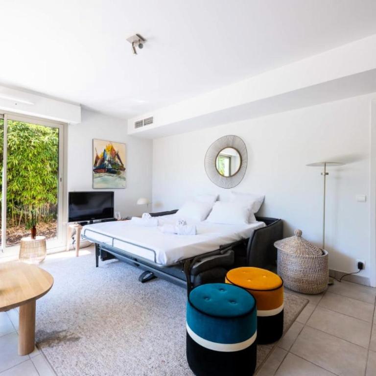 Résidence 2p Rez-de-jardin Avec Piscine – Calme, Parking Privé - 2P Rez-de-jardin avec piscine – Calme, Parking privé MAE-2133 - Appartement - 32
