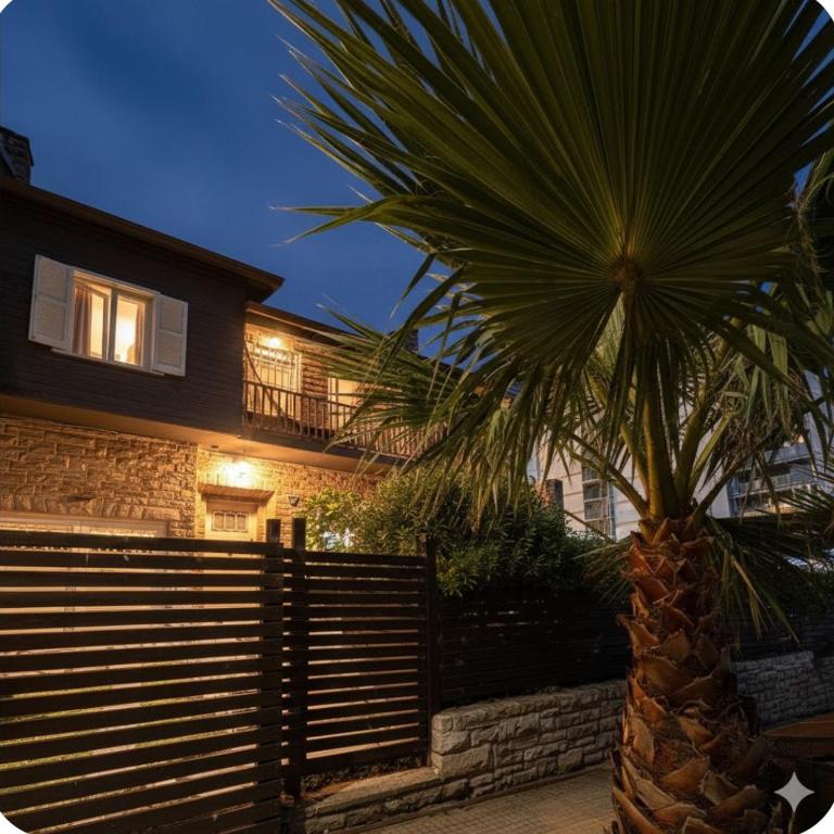 Roca Rosa Beach House 1 - Four-Bedroom Vacation Home - 4