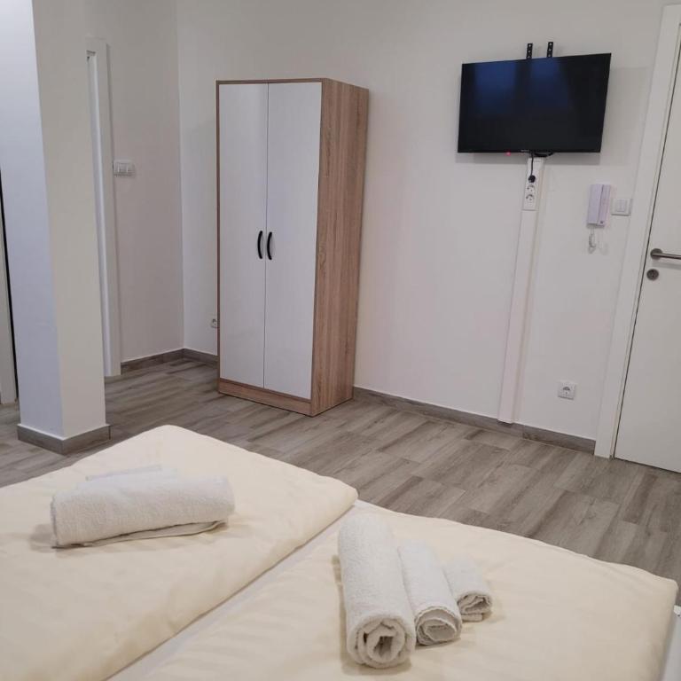 Beosan - Family Room with Bathroom - 3