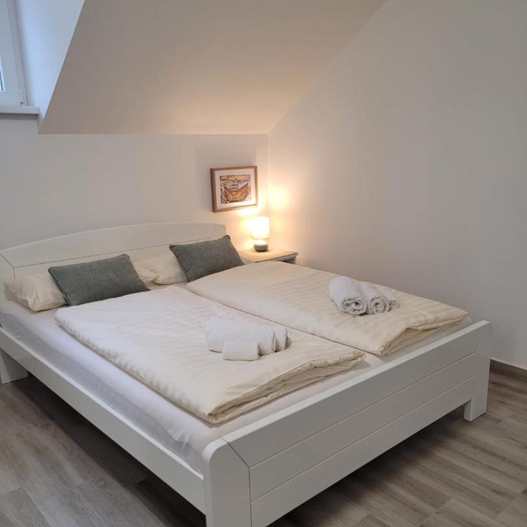 Beosan - Family Room with Bathroom - 1