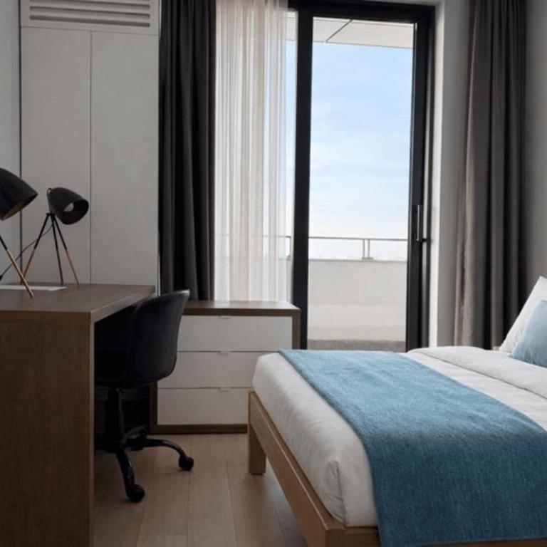 Queen's Park Residence Apartments - Penthouse Apartment - 6