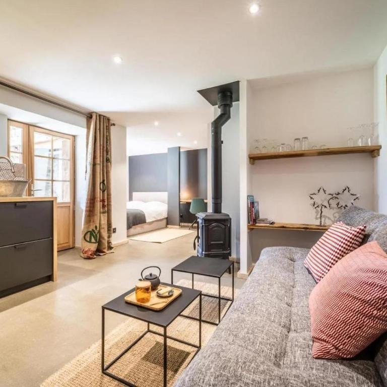 LA FERME D'AGATHE - Studio Lit King-Size avec Canapé-Lit - 7