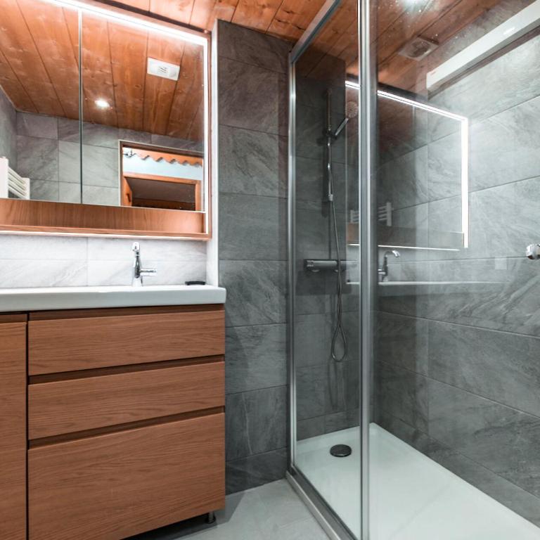 Résidence Roselend - Grand 4 pièces offrant de belles surfaces situé dans une résidence au village du chantel ,proche des pistes et avec piscine MAE-8204 - Appartement - 8