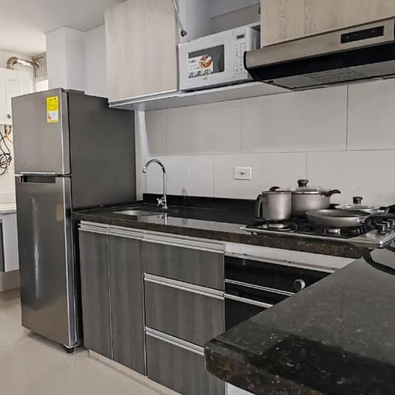 Apartamento en Las Quintas Cerca de Centros Comerciales, WiFi y Parqueadero - Apartamento de 3 dormitorios - 3