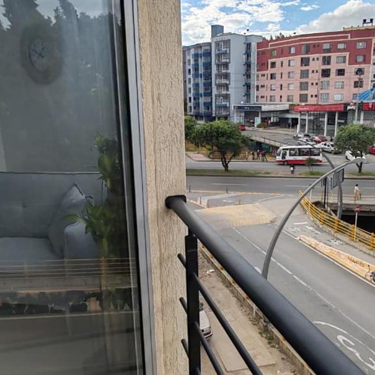 Apartamento en Las Quintas Cerca de Centros Comerciales, WiFi y Parqueadero - Apartamento de 3 dormitorios - 19