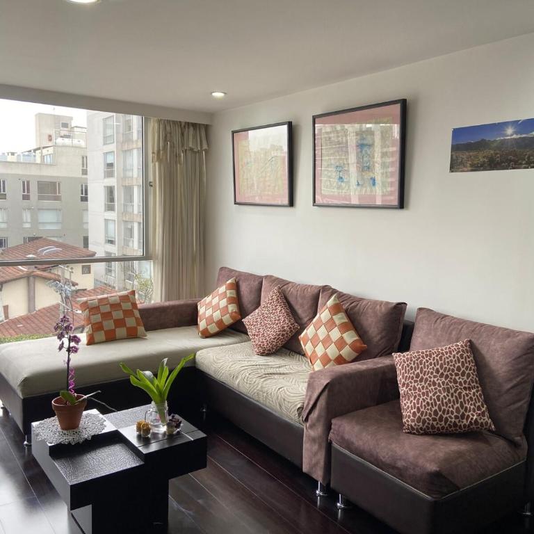 Comfy & Huge Apartment in Quito, Amazing view - Three-Bedroom Apartment - 1