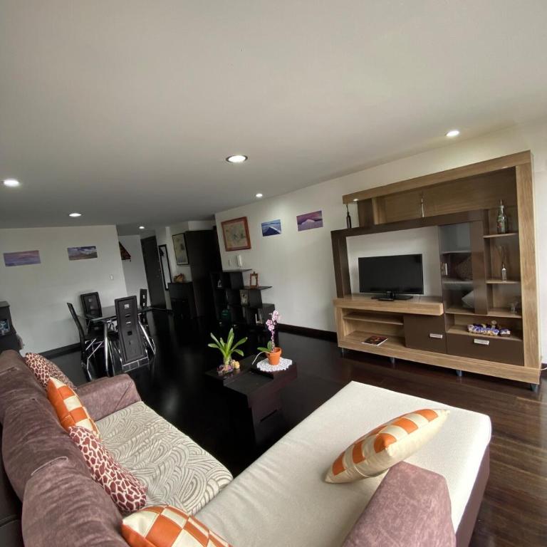 Comfy & Huge Apartment in Quito, Amazing view - Three-Bedroom Apartment - 7