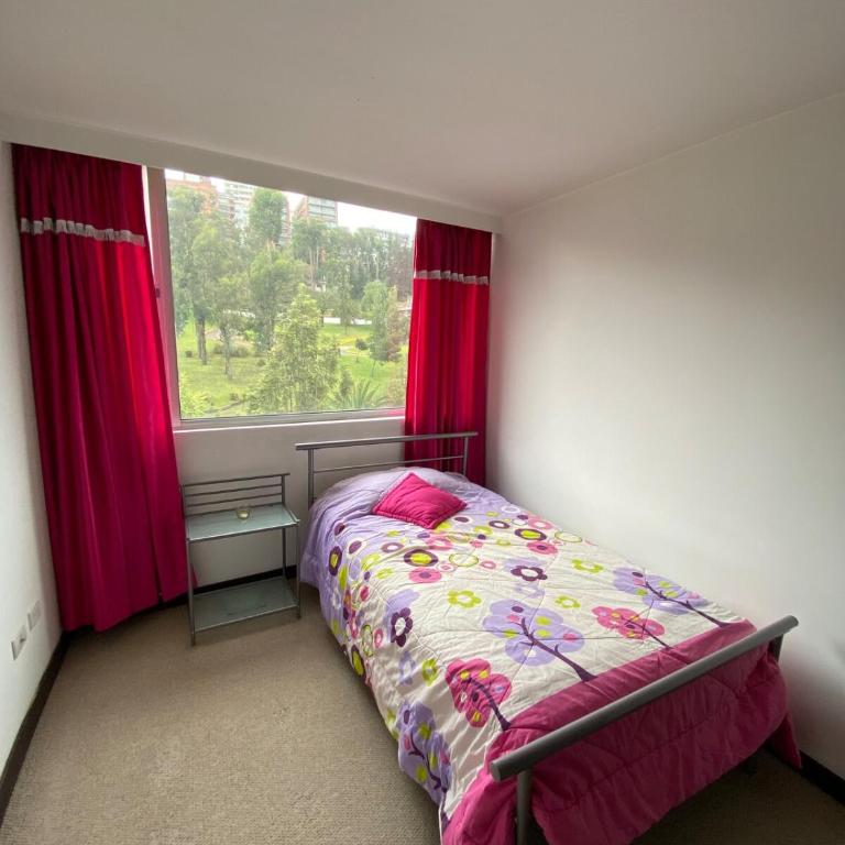 Comfy & Huge Apartment in Quito, Amazing view - Three-Bedroom Apartment - 8