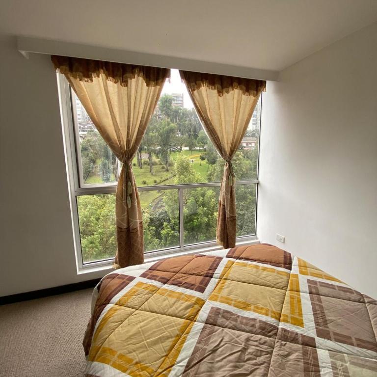 Comfy & Huge Apartment in Quito, Amazing view - Three-Bedroom Apartment - 11