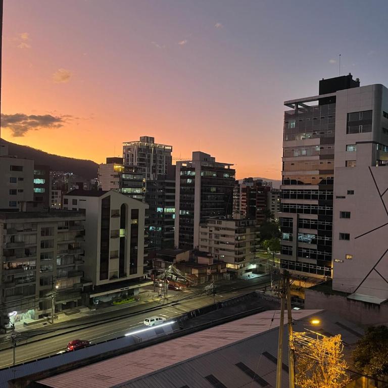 Comfy & Huge Apartment in Quito, Amazing view - Three-Bedroom Apartment - 15
