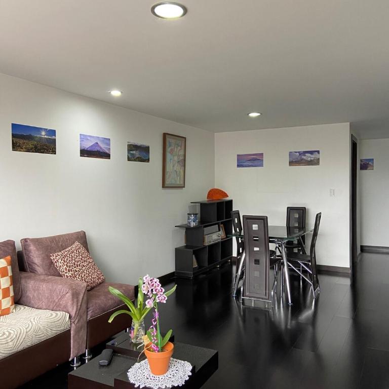Comfy & Huge Apartment in Quito, Amazing view - Three-Bedroom Apartment - 18