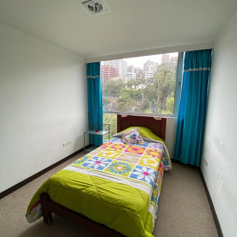 Comfy & Huge Apartment in Quito, Amazing view - Three-Bedroom Apartment - 19