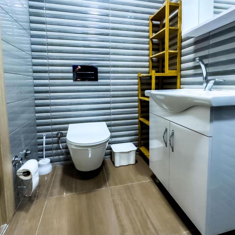 Pela's Apartment - Studio Apartment with King Bed - 4