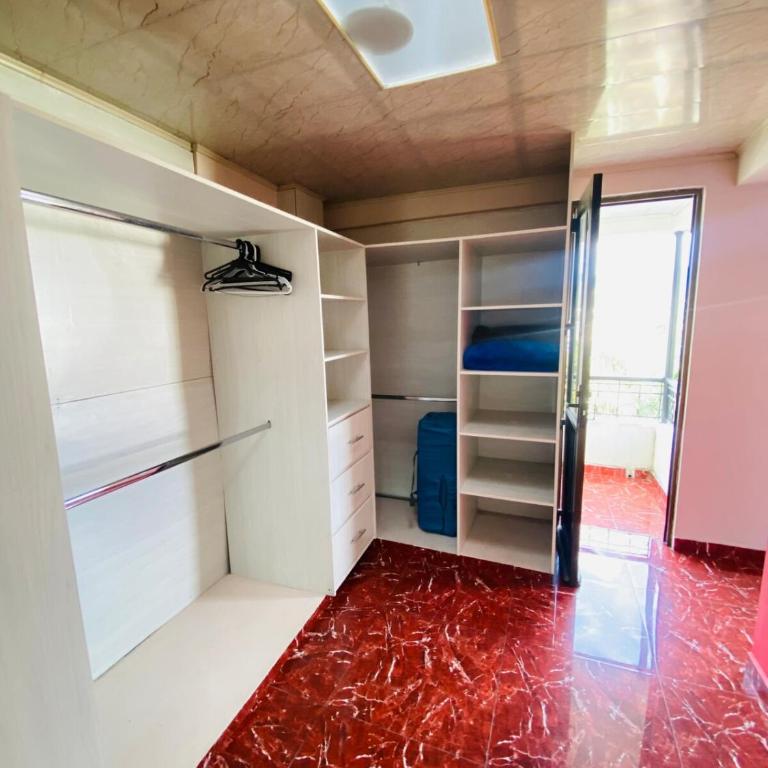 La vida es bella! lujoso apartamento cerca al aeropuerto y centro - Two-Bedroom Apartment with Balcony - 3